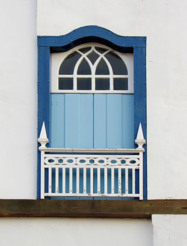 JANELA COLONIAL - I