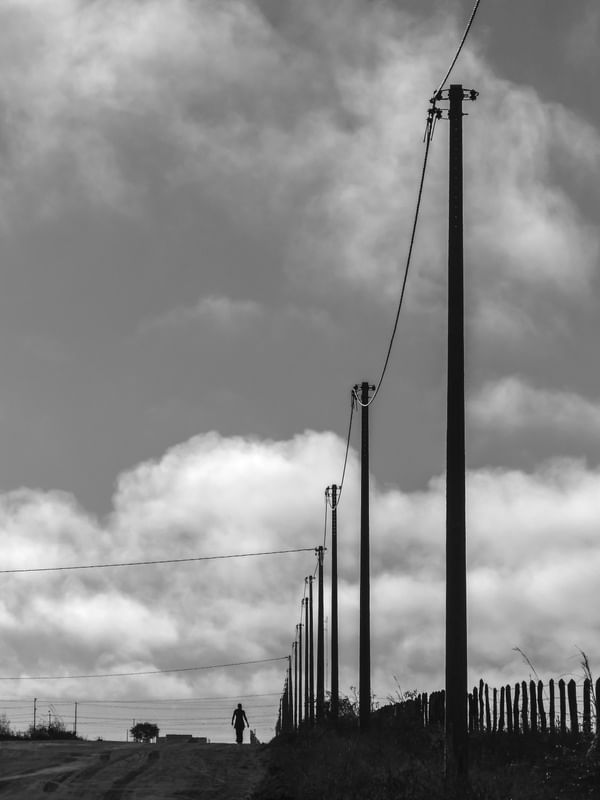 SILHUETA NA ESTRADA