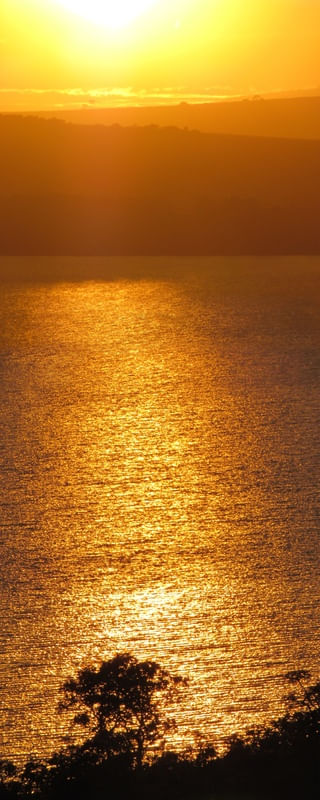 SOL NASCENTE EM FURNAS
