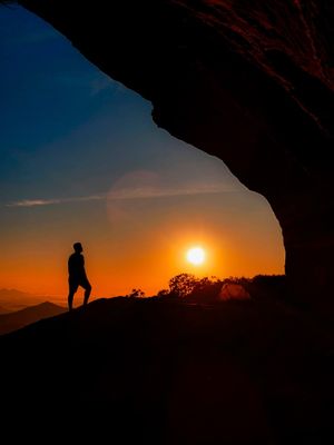 SOL NA CAVERNA ATILIO