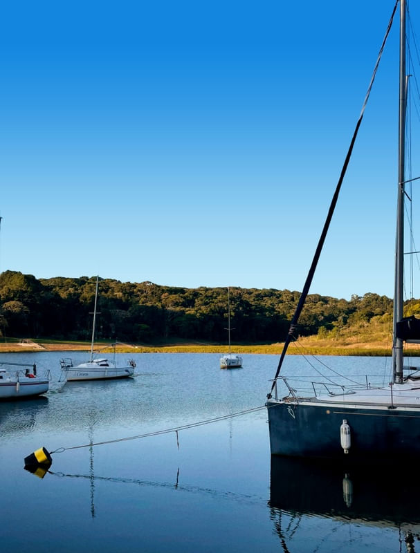 BARCOS NA REPRESA