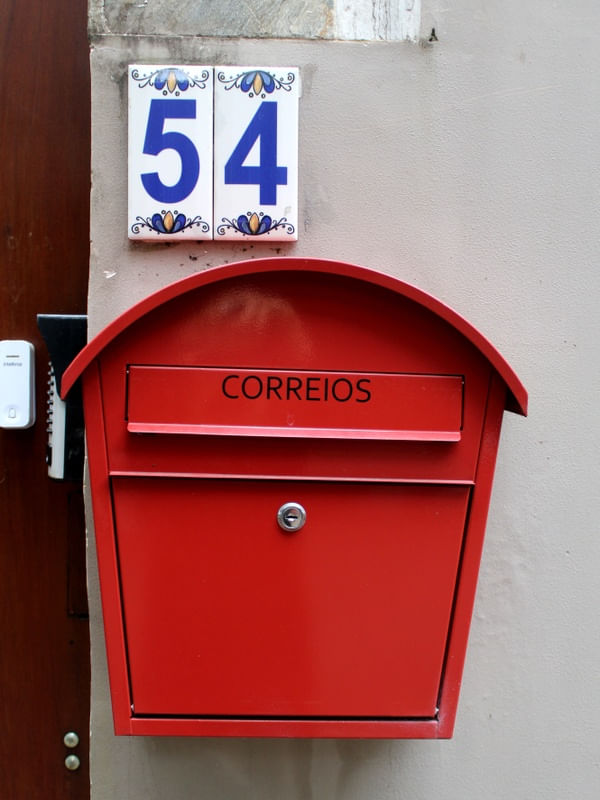CORREIOS VERMELHO POR LUISAFORNASARI