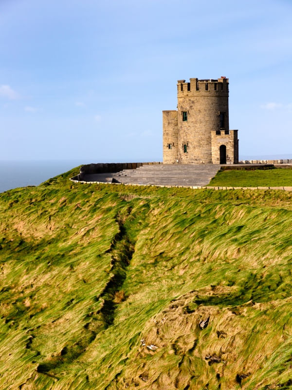CASTELO IRLANDÊS SOBRE OS CLIFFS OF MOHER 2