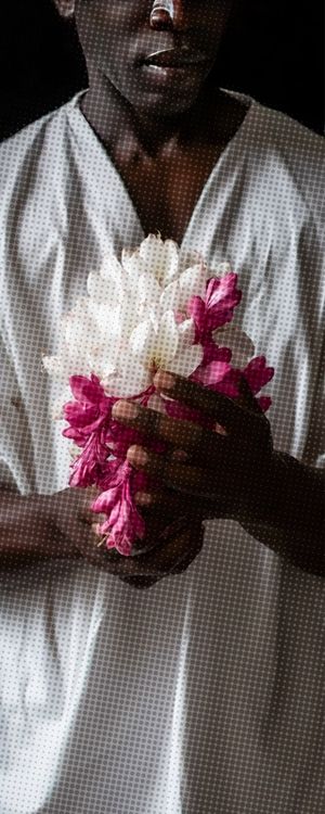 HOMEM COM FLORES 12 BY AI