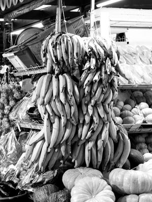 BANANAS MERCADO MUNICIPAL POR LUISAFORNASARI