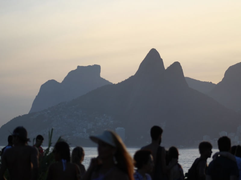 PRAIEIROS DO PRESENTE