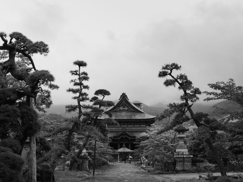BLACK AND WHITE KAI ZENKOJI SHRINE IN JAPAN