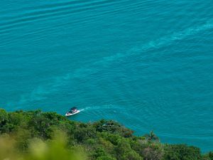 BOAT IN THE OCEAN