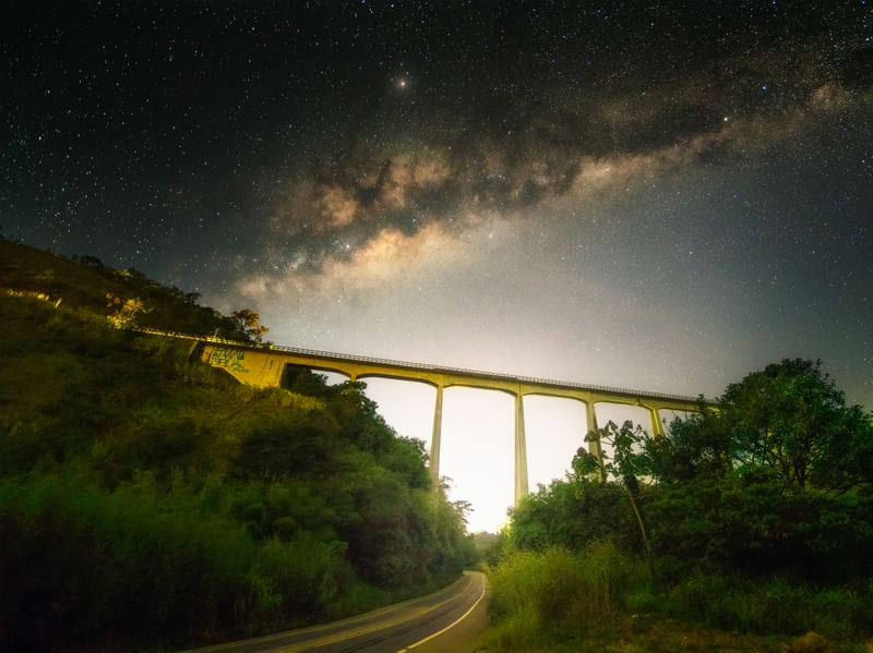 VIA LÁCTEA SOBRE VIADUTO DO FUNIL SRGB