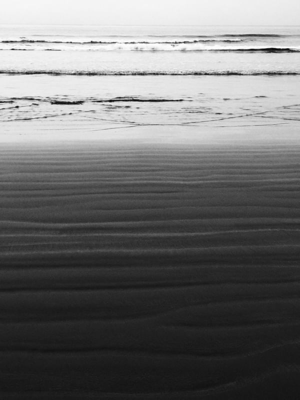 BLACK AND WHITE PRAIA
