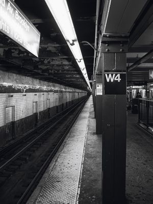 VIAJANDO DE METRÔ EM NOVA YORK