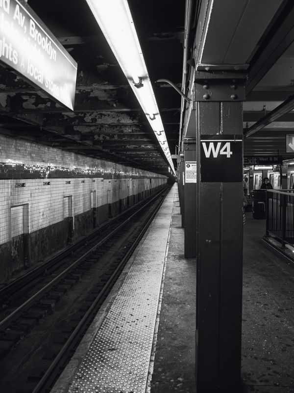 VIAJANDO DE METRÔ EM NOVA YORK
