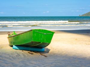 BARCO NA PRAIA POR FELIPPE LOPES