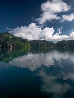 REFLEXO EM HA LONG BAY