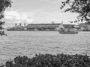 AS ÁGUAS CALMAS DA BAÍA DE GUANABARA