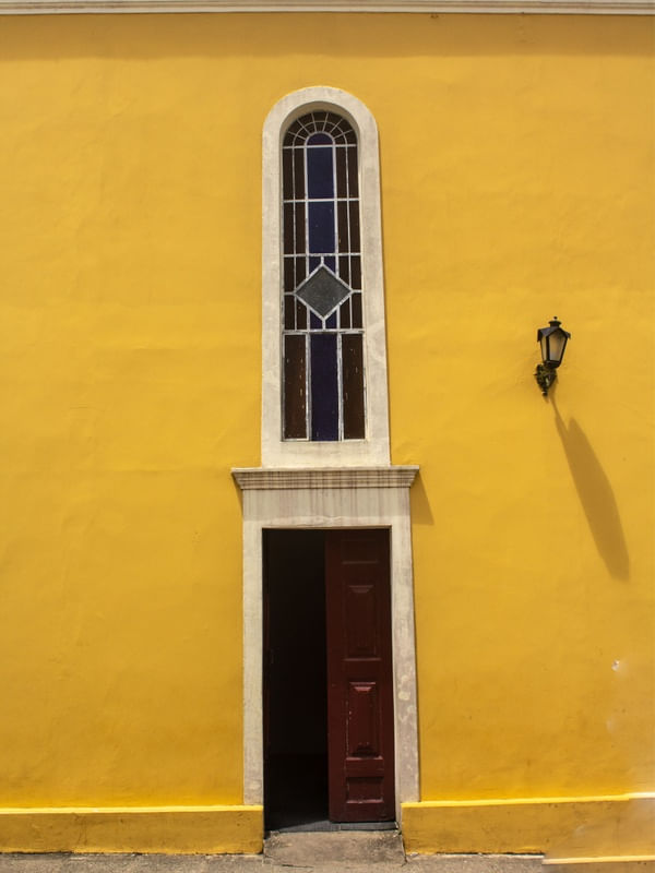 ENTRADA PECULIAR