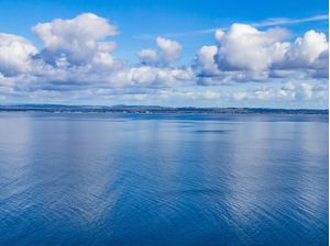 BAÍA DE GALWAY COM NUVENS