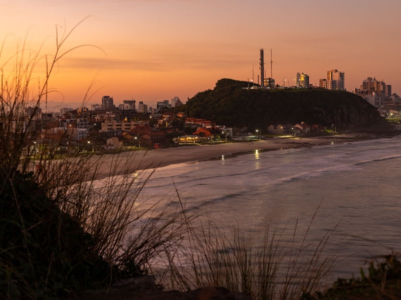 ANOITECER NA PRAIA DA CAL EM TORRES
