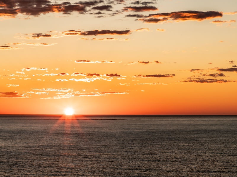 NASCER DO SOL NO OCEANO COM NUVENS 2