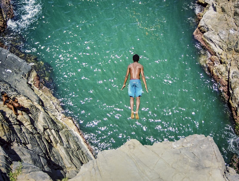 SALTO NO MAR