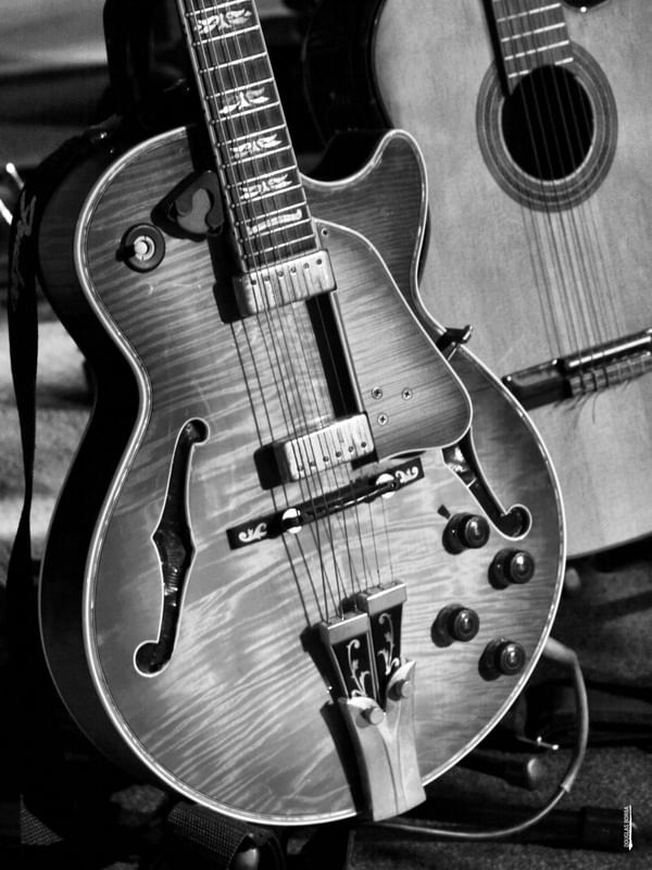 ROCK AND ROLL GUITAR