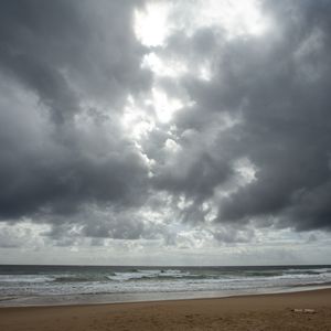 TEMPESTADE SE FORMANDO NA PRAIA - QUADRADA