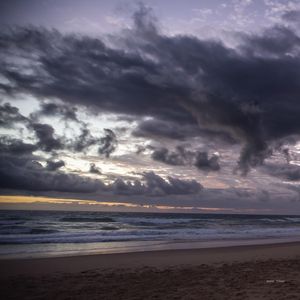 NUVEM DE TEMPESTADE NA PRAIA - SEQUENCIAL 01 DE 02