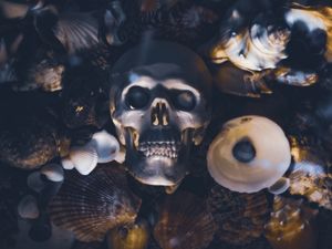 SEA SKULLS