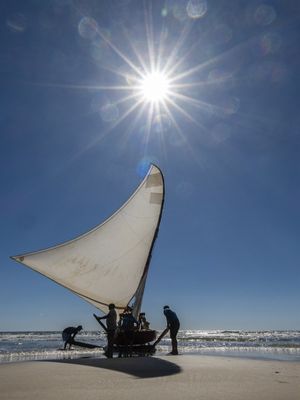 JANGADA E SOL PRAIA DO CANTO VERDE