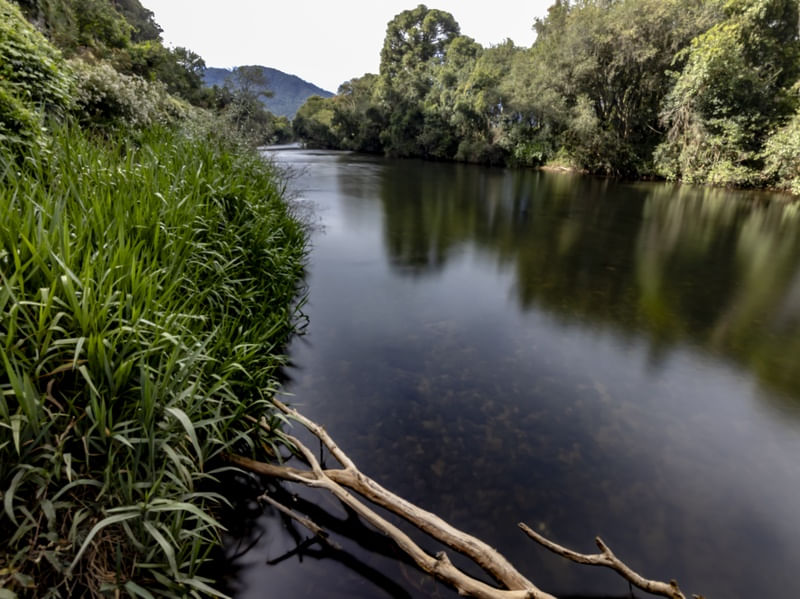 RIO ENTRE MONTANHAS