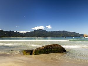 PEDRA NA PRAIA DO AVENTUREIRO