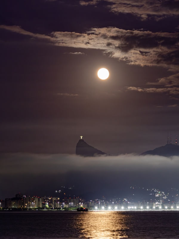 CRISTO E LUA CHEIA