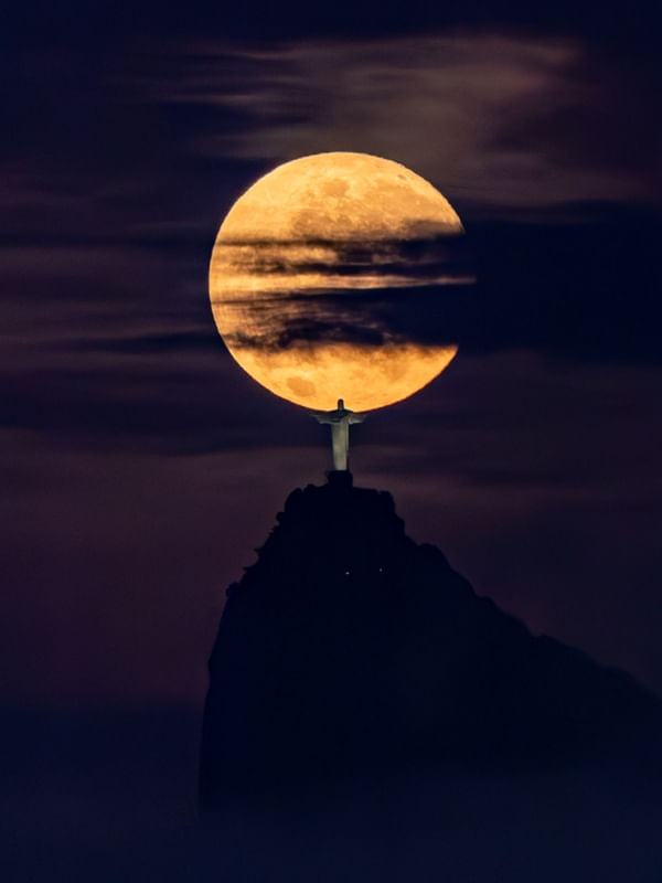 CRISTO REDENTOR E LUA CHEIA