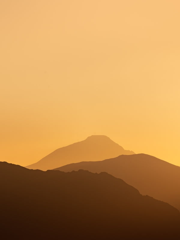 MONTANHAS EM AMARELO