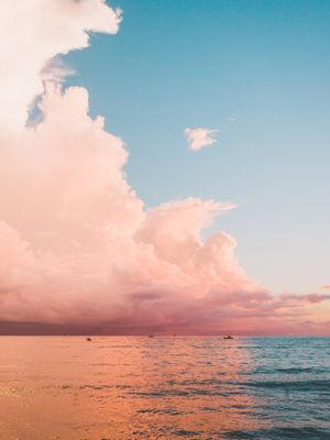 CÉU ROSA NA PRAIA