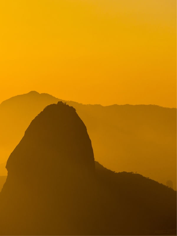 NÉVOA EM AMARELO