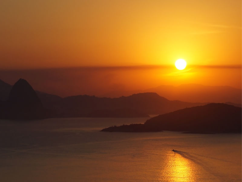 POR DO SOL VISTO DE CIMA NO RIO DE JANEIRO