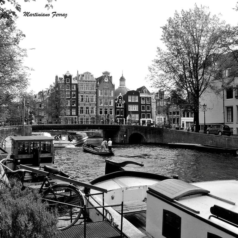 EM AMSTERDÃ