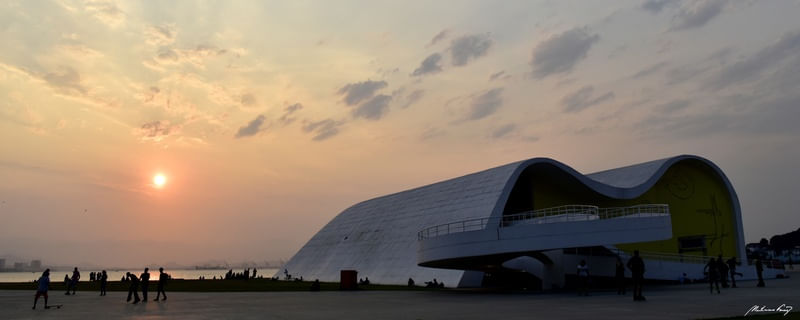 PÔR-DO-SOL EM NITERÓI