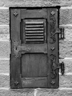 PEQUENA PORTA 01