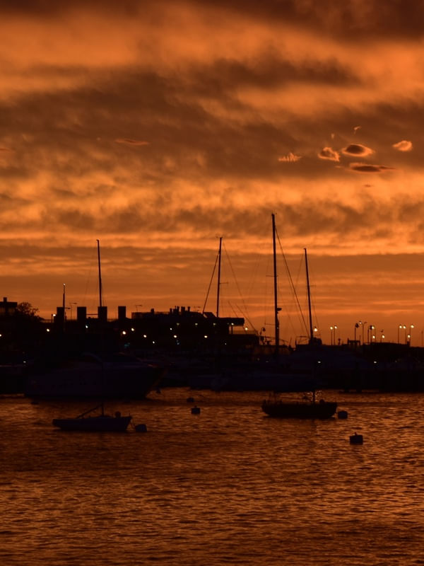 DURANTE O PÔR-DO-SOL (TRÍPTICO A)