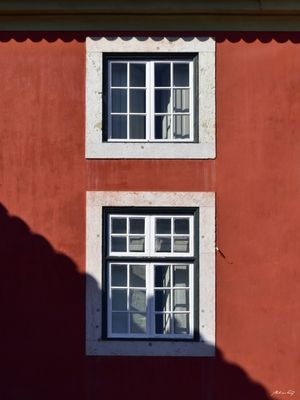 JANELAS NO VERMELHO