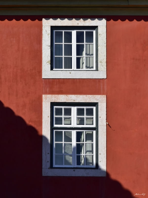 JANELAS NO VERMELHO