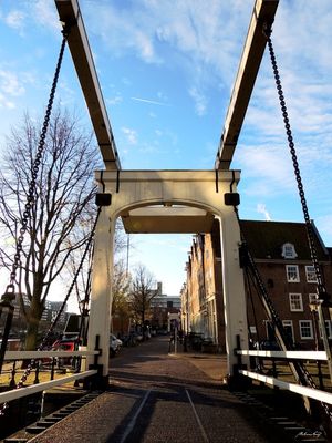 DIANTE DA PONTE - AMSTERDÃ