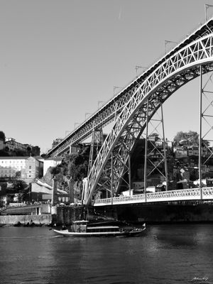 NAVEGANDO NO DOURO (PB)
