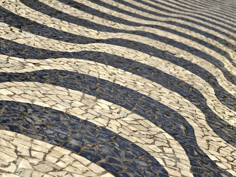 NAS ONDAS DA CALÇADA