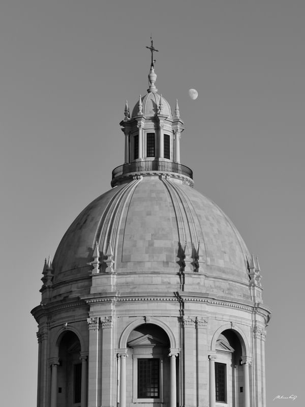 A LUA E O PANTEÃO - LISBOA (PB)