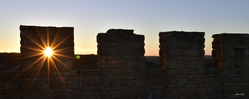 PÔR DO SOL NA MURALHA - II