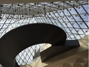 ESCADARIA DO LOUVRE
