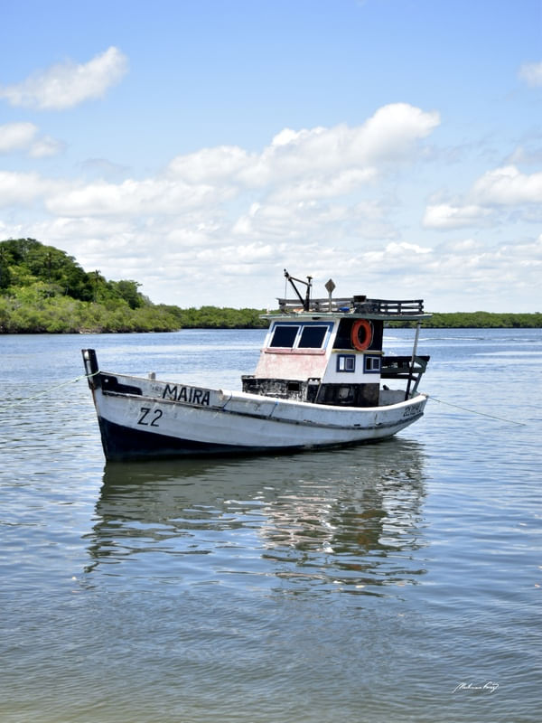 PEQUENO BARCO PESQUEIRO